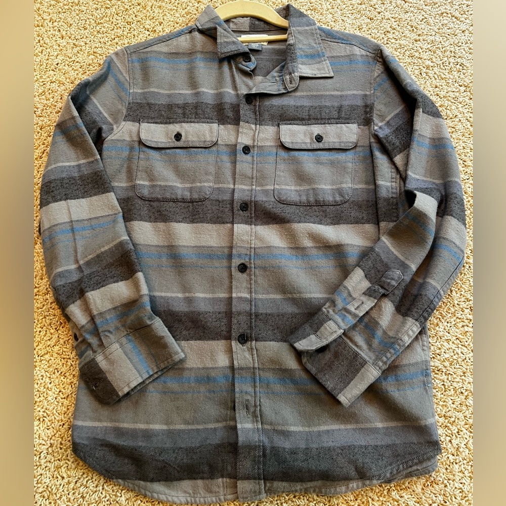 Old Navy long sleeve flannel shirt